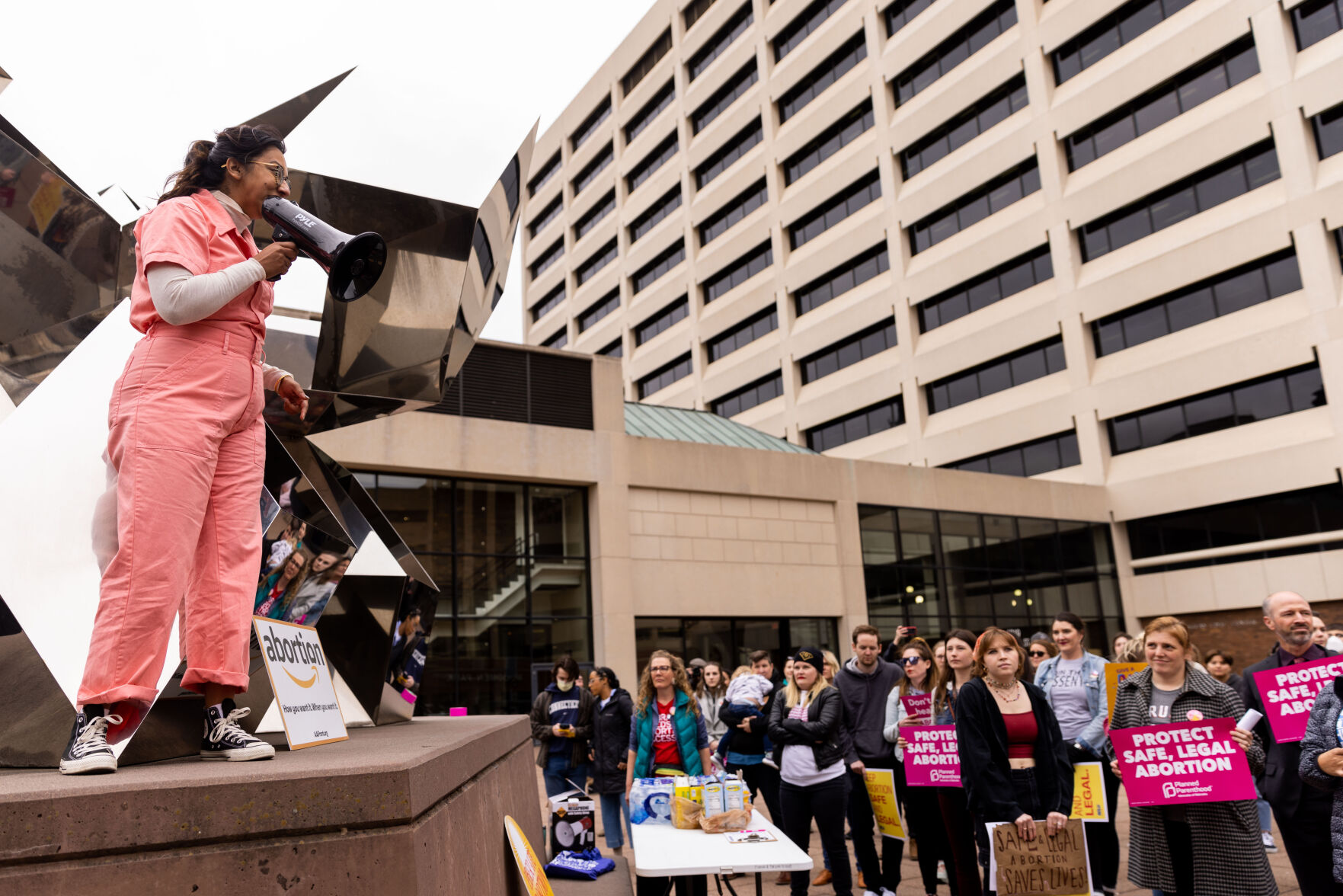 050422-owh-new-abortionrally-ar06.JPG